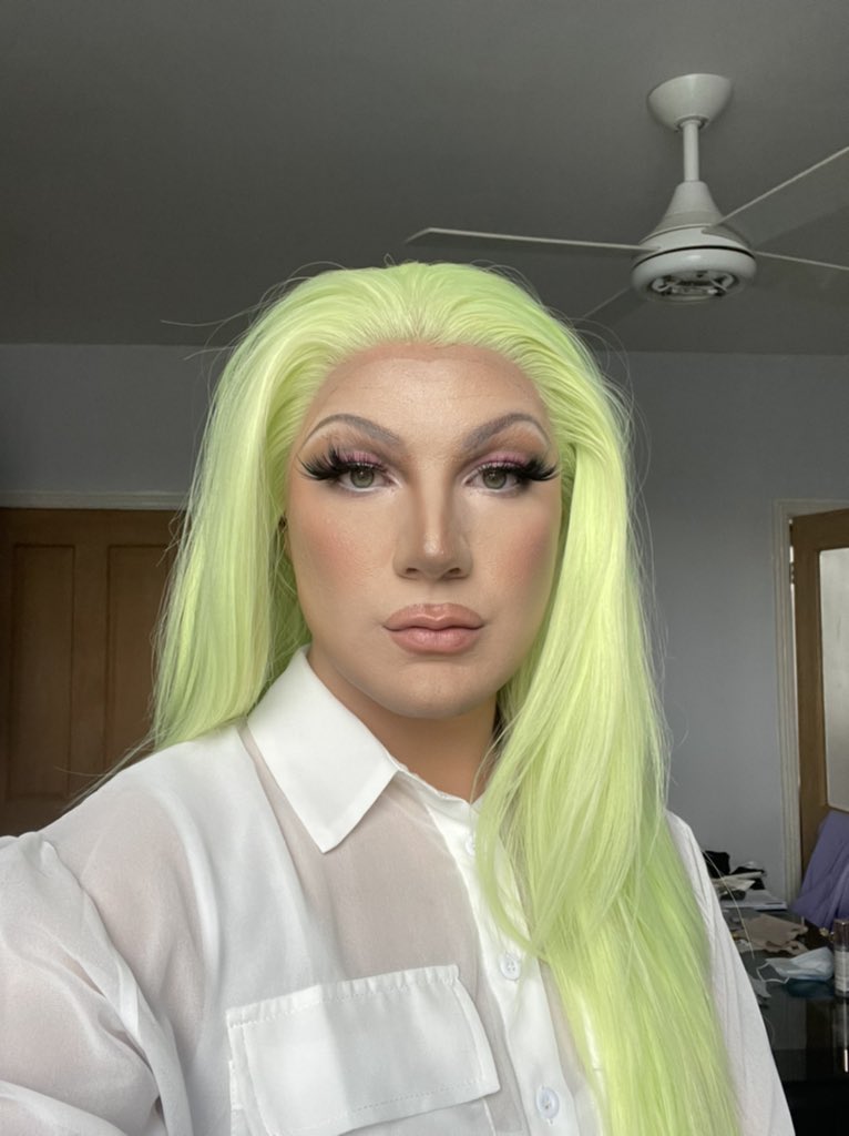 Joshandallthat's tweet photo. Honestly, the power resonating from me in the back of this Uber. My first drag outing! Pls wish my gay ass luck!! https://t.co/jc6ZJIZCYW