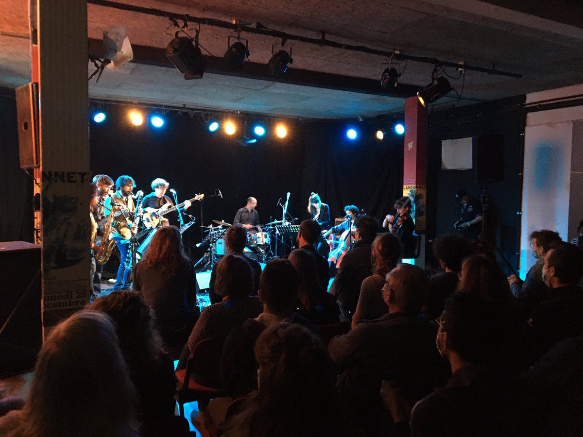 SVBretagne's tweet image. Festival #aerolithes en Kreiz Breizh.
2e jour du parcours artistique à l’intention des resp. de programmation : Moger en concert à La Grande Boutique #langonnet.
Et rencontre avec les 4 structures organisatrices du festival