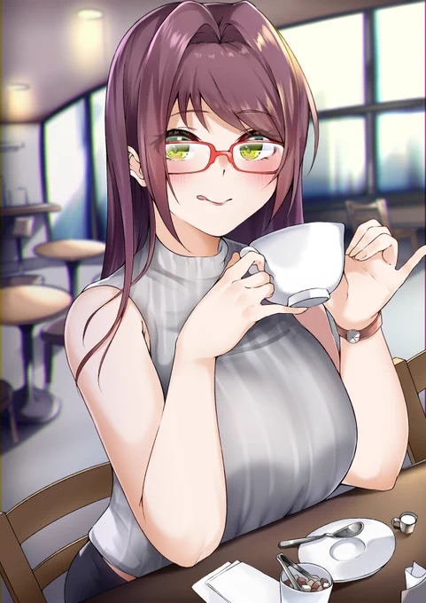 カフェで一休み中のお姉さん 