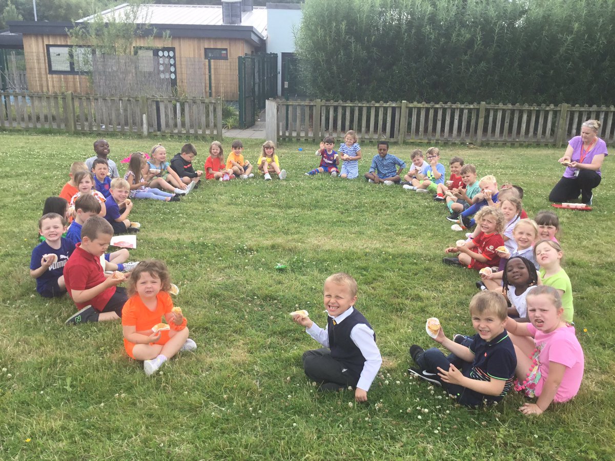 We embraced Diversity Day today! We spoke about how we are all different, drew self portraits and then had rainbow cupcakes with our friends. 🌈💫🌈 <a href="/MrsRiley99/">Croxteth Primary Year 1/2R</a> <a href="/CroxtethC/">CroxtethCPS</a> <a href="/RainbowEduMAT/">Rainbow Education MAT</a>