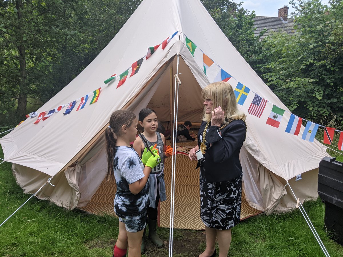 MiddlefieldFs's tweet photo. The Lord Mayor of Liverpool, Mary Rasmussen and her son Michael came to see us at Forest school yesterday. It was lovely to meet them and tell them about our wonderful Forest school. #forestschool https://t.co/iypFkchfrd