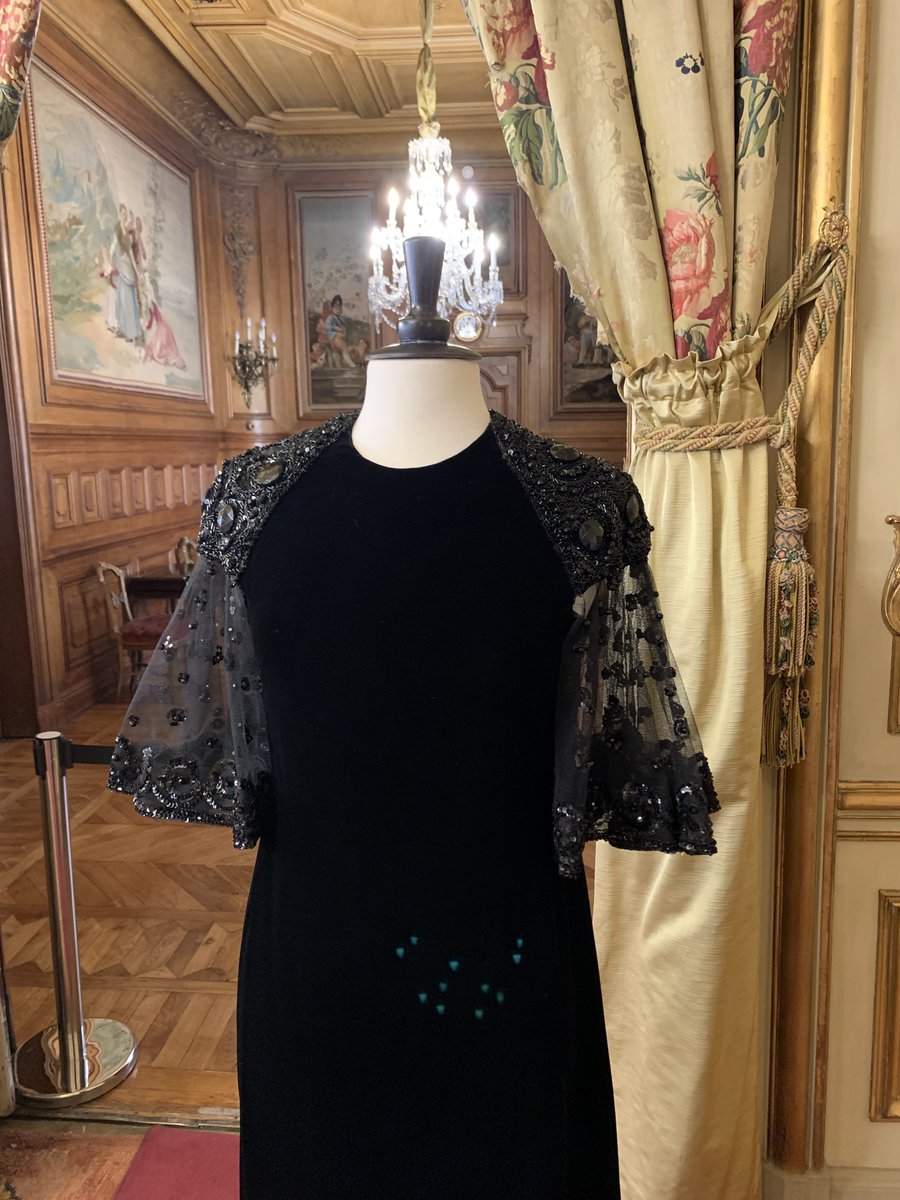 ffe_es's tweet photo. Expo La influencia de los maestros españoles #PalacioFernánNúñez, sede de @ffe_es, en el programa #VeranosdelaVilla2021
Vestidos originales de los grandes maestros de la moda española: Balenciaga, Berhanyer, Pertegaz, Pedro Rodríguez y Pedro Rovira
#UnPalacioDeModa #DesfileTelva https://t.co/8tOTEgjLJC