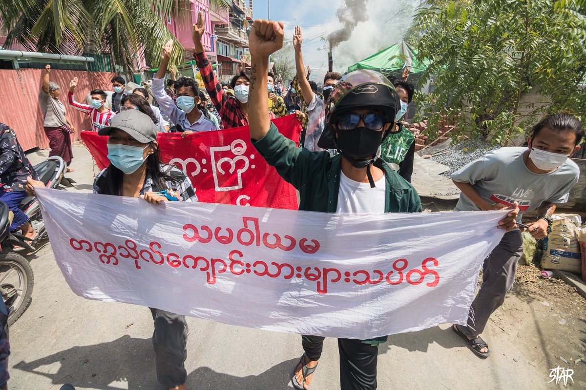 IrrawaddyNews's tweet photo. Residents from different parts of #Mandalay marched together in a protest against the military regime on Friday. (Photo:CJ) 

#WhatsHappeningInMyanmar https://t.co/ZMoL36h8fW