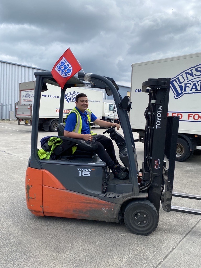 Let the countdown begin! Where are you watching the big game on Sunday? ⚽❤️🦁
#itscominghome #england