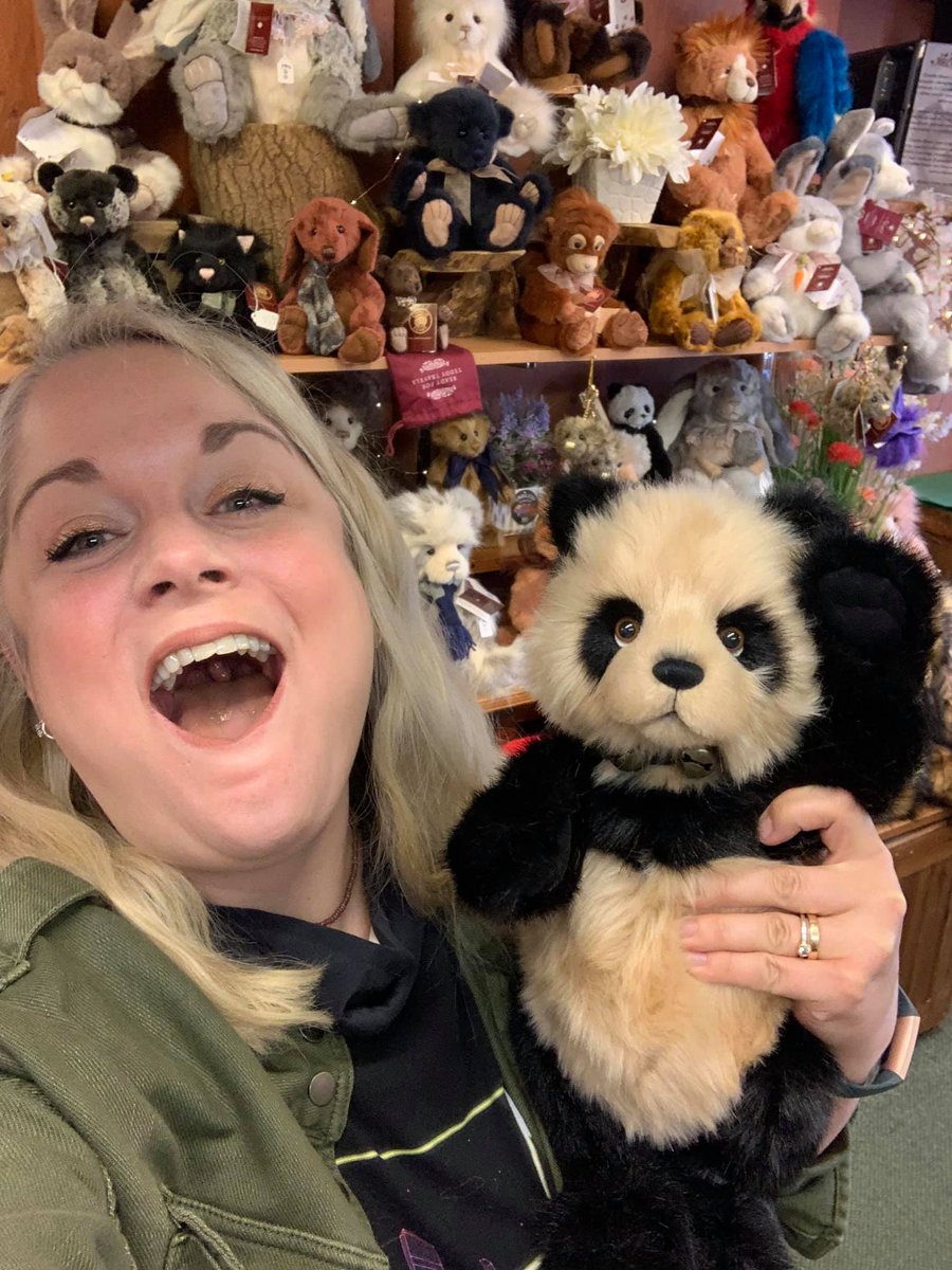 Who's got that Friday feeling?! #friday #bearshop #charliebears