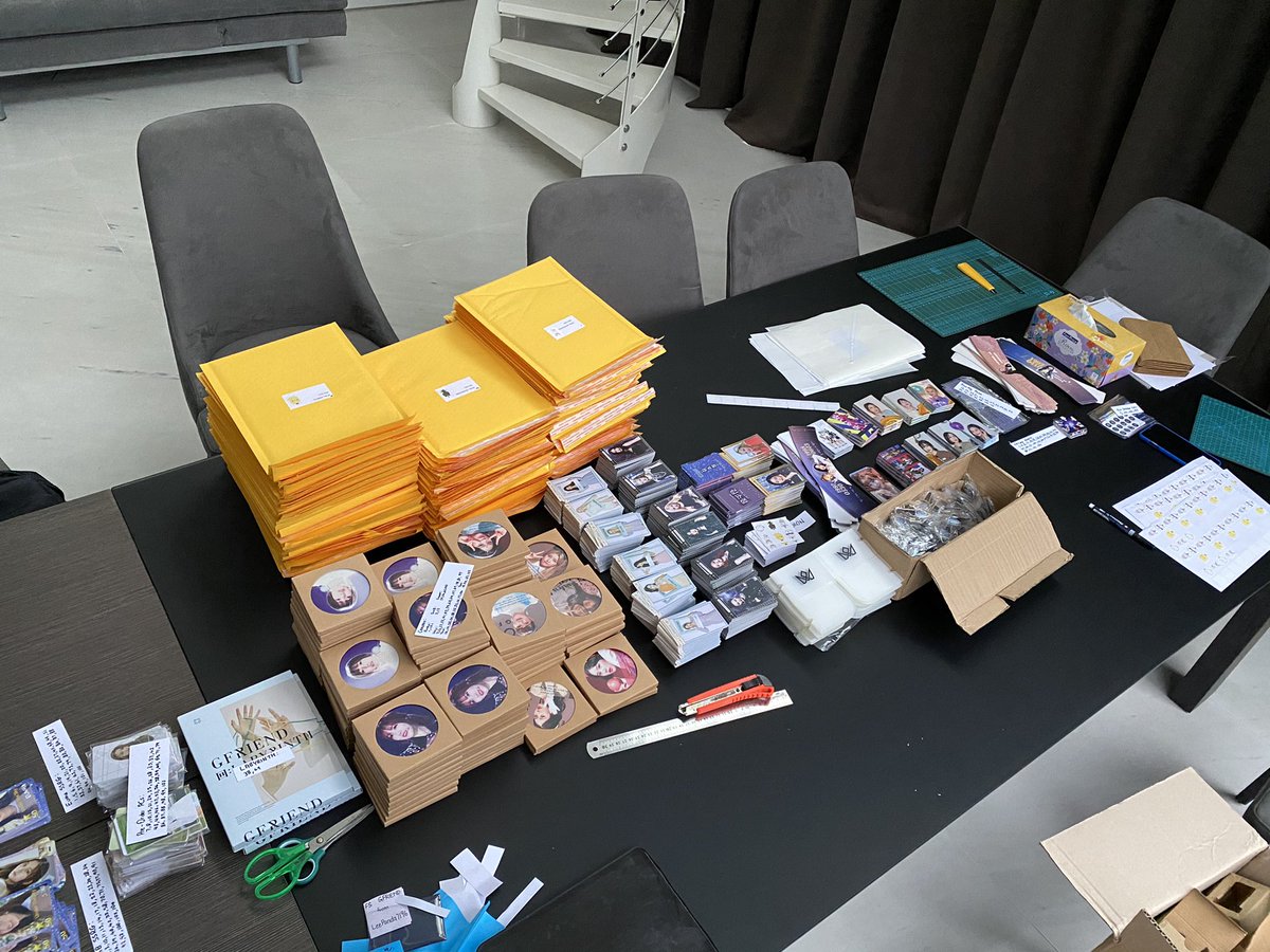 timefor_eunbi's tweet photo. Thank you everyone for the patience! As of today, all of the parcels for the distribution project have been mailed out. Shoutout to @MrPikachu150115 @yeochinsg @notjinghui @NoOmujiNoLife @Tif971004 for the fansupport contributions and @eunbislife for assisting in preparation! https://t.co/x5ODLlEWEH