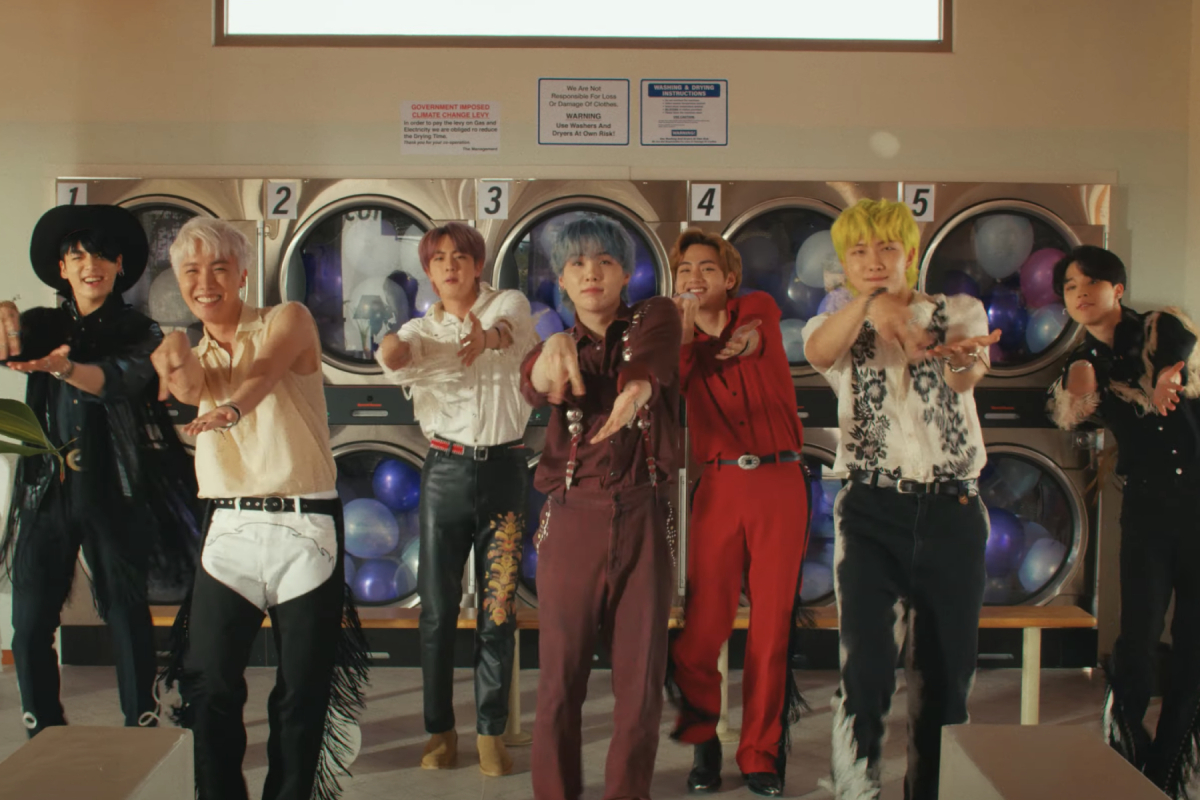 WORLDMUSICAWARD's tweet photo. #BTS' #PermissiontoDance is #1 on iTunes in 83+ countries & America and is the World's #1 trending video surpassing 30 MILLION views on YouTube, about to top the #GlobalYouTubeCounter with over 4 MILLION likes! ๐ช๐ถ๐ฅ๐ตโ๏ธ8๏ธโฃ3๏ธโฃโ๐๐3๏ธโฃ0๏ธโฃโ๏ธ๐ฅ๐๐๐๐๐๐๐๐
https://t.co/K3EuNPJhrZ https://t.co/0OAnZkTecX