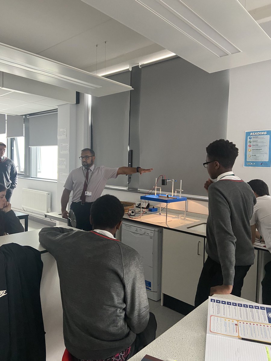 gorse_ruth's tweet photo. Year 10 students were enjoying a live demonstration of a ripple tank today in science! Blinking really fast to see the waves was amazing! #speedofwaves #scienceisfun #daretoachieve https://t.co/hThI5zdz1T