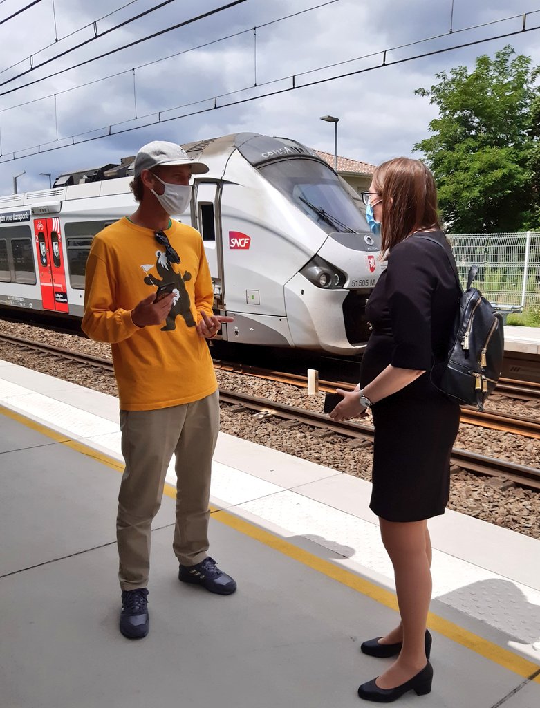 La Directrice Marketing <a href="/AnneSoWei/">Anne So W</a>  <a href="/SNCF/">❌</a> <a href="/TERNouvelleAQ/">SNCF Voyageurs TER NOUVELLE-AQUITAINE</a> à la rencontre des clients testeurs de la nouvelle application #flexTER 📲
Des échanges constructifs et positifs pour continuer à enrichir le service 😊
#Planeter + de TER - de CO2 🌱🌍