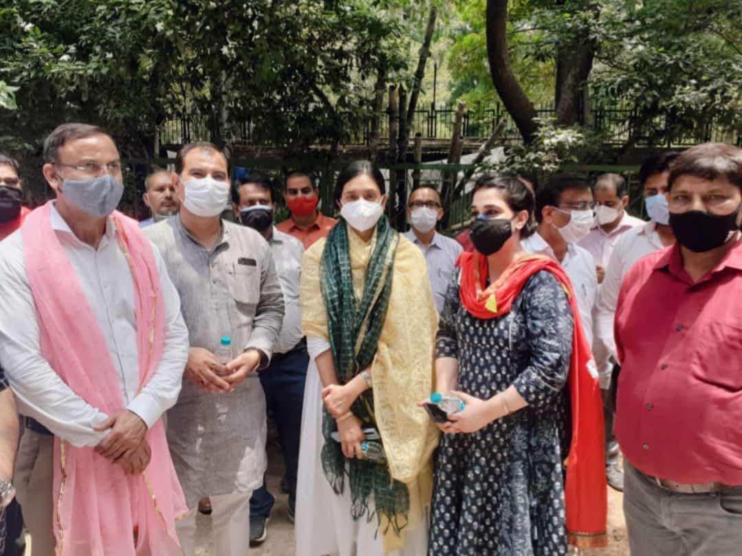 radhikadubjp's tweet photo. Hble Mayor SDMC @MUKESHSURYAN ji along with South Zone Chairperson @SubhashBhadana and Deputy Commissioner Dr. Sonal Swaroop visited and inspected different developmental works in ward 61 S Safdarjung Enclave! https://t.co/dBiWn4emRA