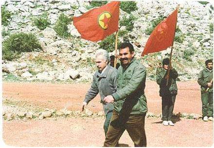 AliBerham's tweet photo. #CHPyi PKK ile ittifak yaptigini söyleye Dogu Perincegin albumunden.
Bu ve benzeri çürümüş zihniyete mensup kişiler yıllardır #Laik sosyal hukuk devleti #cumhuriyetin tam #bağımsızlığını savunan yurtsever Atatürkçü #Kemalist devrimcilerin önünü kesmek için her hainligi yaptılar? https://t.co/AWnOB4aeYX