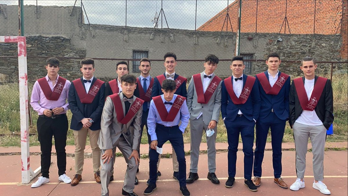 ManuAb03's tweet photo. Venía a recordar mi graduación, nada masss :) https://t.co/U77H1ba5pX