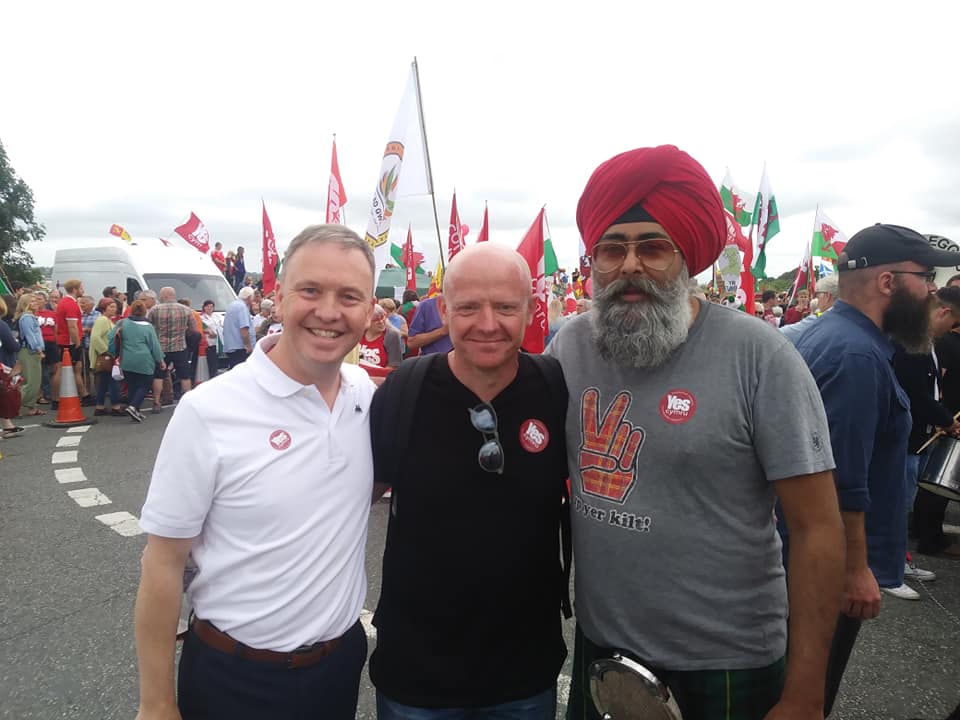 Dim ond un gair sydyn o glywed fod Sion Jobbins yn camu i lawr o gadair <a href="/YesCymru/">YesCymru</a>: YSBRYDOLIAETH.  Diolch Sion. Ti wedi - ac yn dal yn mynd i - ysbrydoli miloedd a mwy. Diolch i ti. #annibyniaeth <a href="/YesCymruDre/">YesCymruCaernarfon</a> <a href="/AUOBCymru/">AUOBCymru</a>