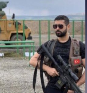 yurdagul_aydino's tweet photo. @LennartPfahler 15 Temmuz hain darbe girişimi protestolarına verdiği destekten sonra TC Özel Harekete çekilen ORJİNAL MONTAJSIZZ fotoğraflarıdan ki yelekte TC Özel Hareket 🇹🇷 mensubu yapar mı⁉️ https://t.co/Rah5slK13b