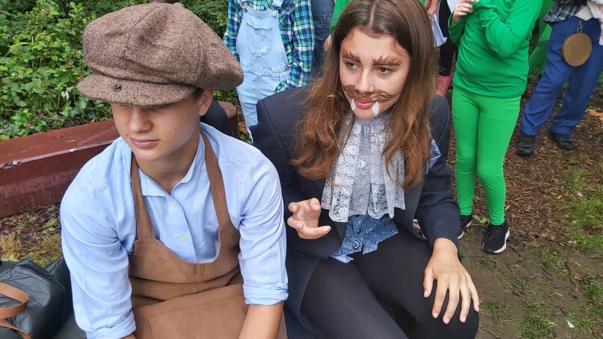 hampton_high's tweet photo. Out of school success -Well done to Grace S in Y9 for her performance in her drama club's production of 'Adventures in Wonderland' in the gardens of Strawberry Hill House!

Ms Povey and Mrs Molin said the performance was amazing.

Well done Grace! https://t.co/mk0KMf16bI