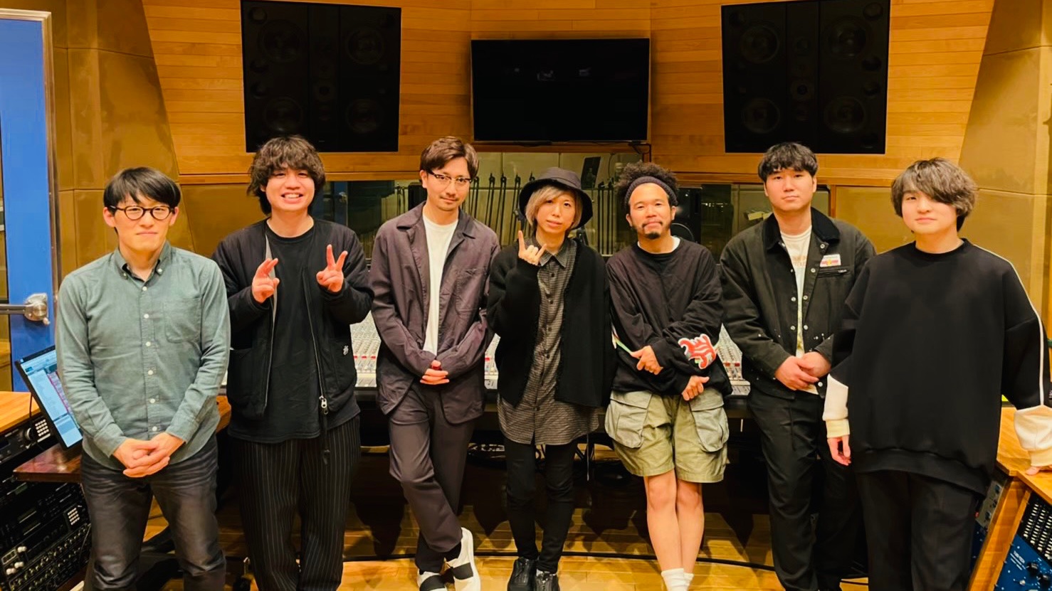 טוויטר Mabanua בטוויטר 8 18リリースのofficial髭男dism新作内 Bedroom Talk という曲を共同アレンジさせて頂きました ヒゲダンは奇跡のバンドです そしてギターアレンジの有賀さんと自分以外誰も髭を生やしていないという奇跡 まずはbedroomで聴いてもらいたい