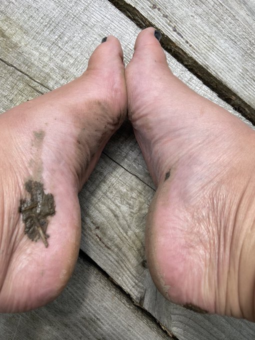 Lunchtime walk in flip flops and dirty #feet! https://t.co/4ruhmGT6XD<a href="/tag/feet"class="tags">#feet</a>
