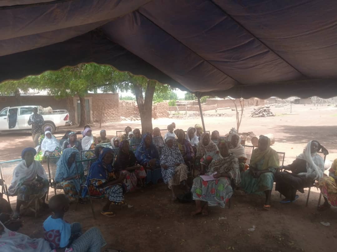 ONG_Amedd's tweet photo. La coordination nationale du projet de financement inclusif des filières agricoles a effectué une mission de supervision au niveau de la Coopérative #SABABUGNUMA et de  l'entreprise #MADOU36 dans le but de la production de l'échalote à #Zangasso dans le cadre du #projet_INCLUSIF https://t.co/C6d76unXER