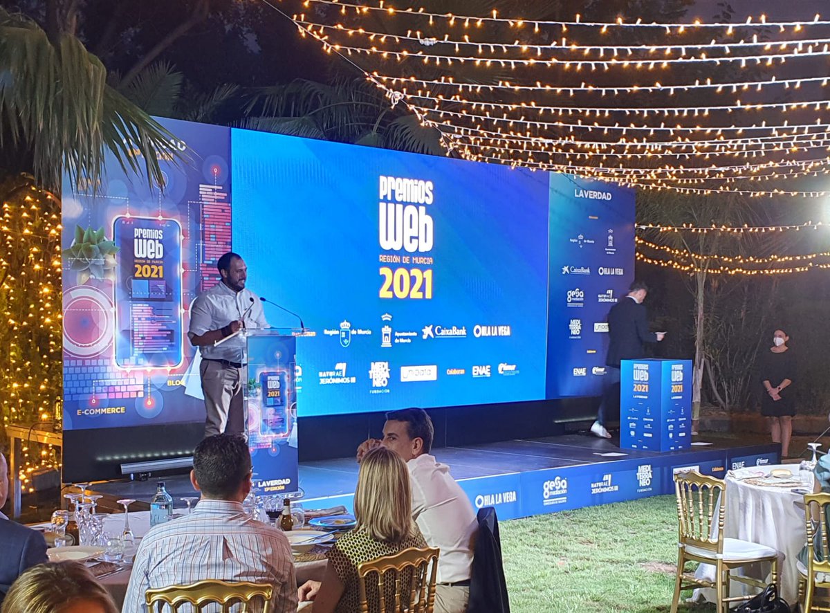 ENAEbusiness's tweet photo. Un año más, formamos parte de la Gala XIII #PremiosWeb de Murcia organizada por @laverdadeventos. Un año muy especial en el que hemos hecho entrega de diferentes becas a los finalistas.

¡Enhorabuena a los ganadores! https://t.co/SZ4W6mzjJK