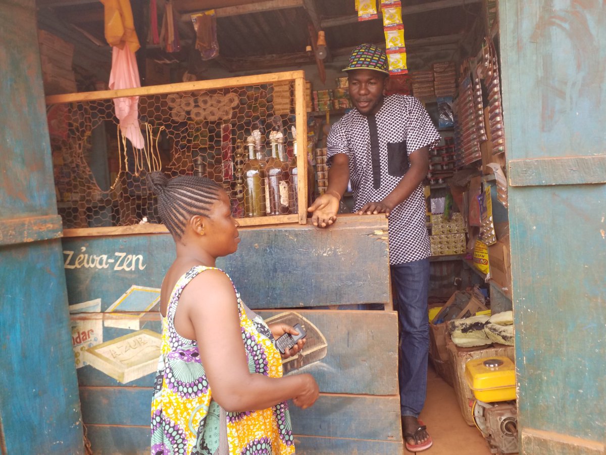 uepnddrrcaf's tweet photo. #UEPNDDRRenAction! La campagne de sensibilisation Ex-combattants comme Messagers (XCasMessengers) du #PNDDRR se poursuit. De la soudure en passant par le commerce, les ex-combattants bénéficiaires du #PREC sont à l'oeuvre. Tous, remercient @GouvCF @Banquemondiale et autres #PTF. https://t.co/1jcMZiDlhp