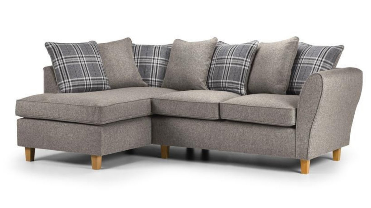 Luxshiree's tweet photo. There's a reason this loveseat is a style icon, and this loveseat is no exception to the rule. His arms rolled and rounded.
For more Info Visit https://t.co/X5dqCemRpa
#sofa #bed #veletsfoa #fabricsofa #interiordesign #homedecor #furniture #ukfurniture #newarrivals https://t.co/lOUZ5bc2Ux