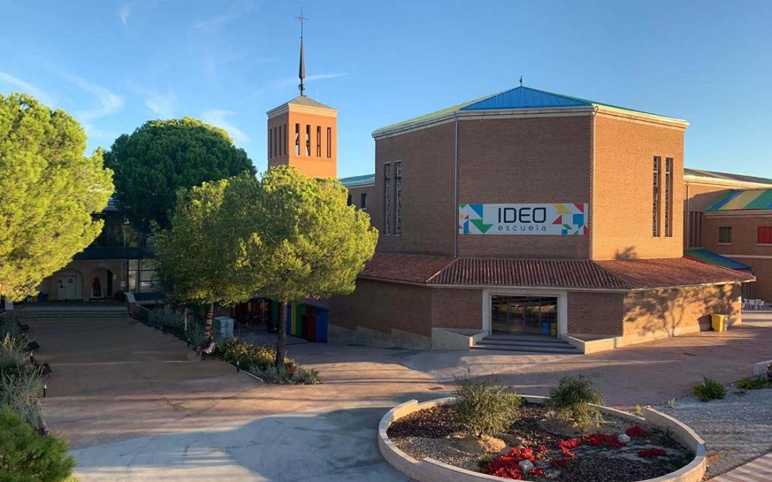 EscuelaIdeo's tweet photo. En nuestros #ciclosformativos aprendemos haciendo. Exponemos situaciones reales, extraídas del mundo laboral, donde el alumnado resuelve proyectos y trabaja en equipo #TECO #TSEAS #TSDAM #TSDAW
#IdeoFP #FP #formación
¿Cómo lo hacemos?
👇
https://t.co/N9GQJbofpR https://t.co/HUR2MJcYwS