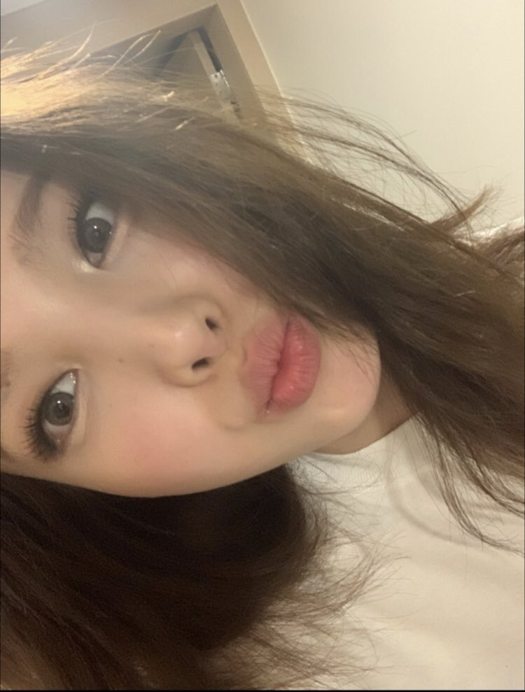 when you accidentally opened the front cam but ure im nayeon