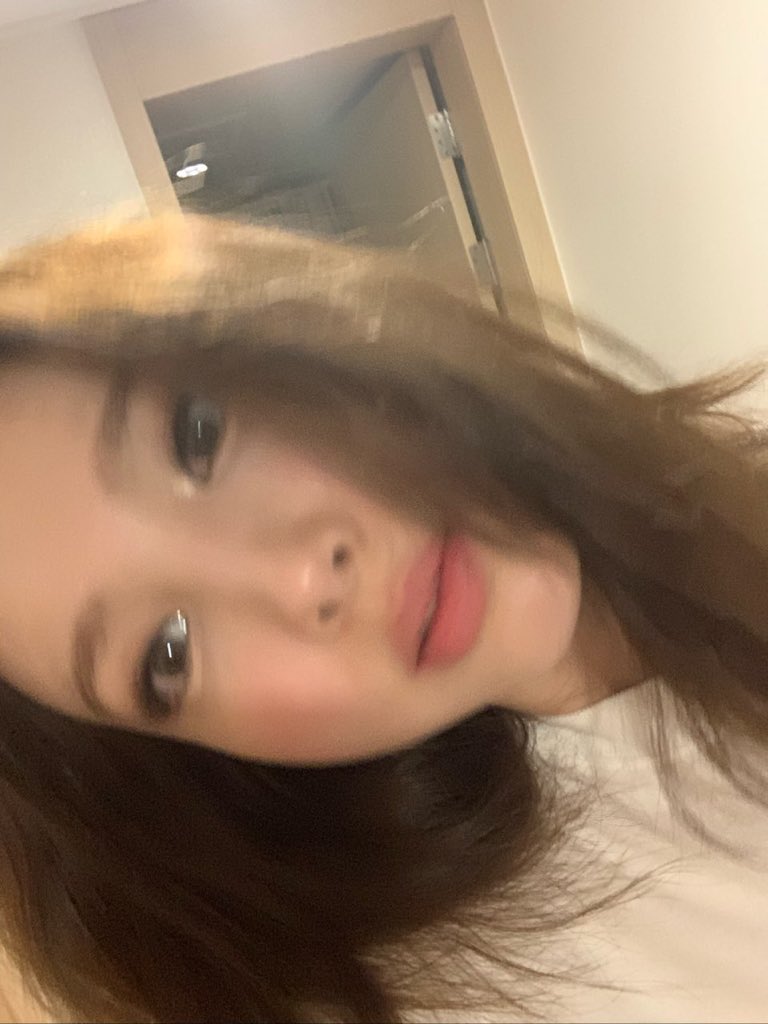 inygallery's tweet photo. when you accidentally opened the front cam but ure im nayeon https://t.co/Dk3owxjAbD