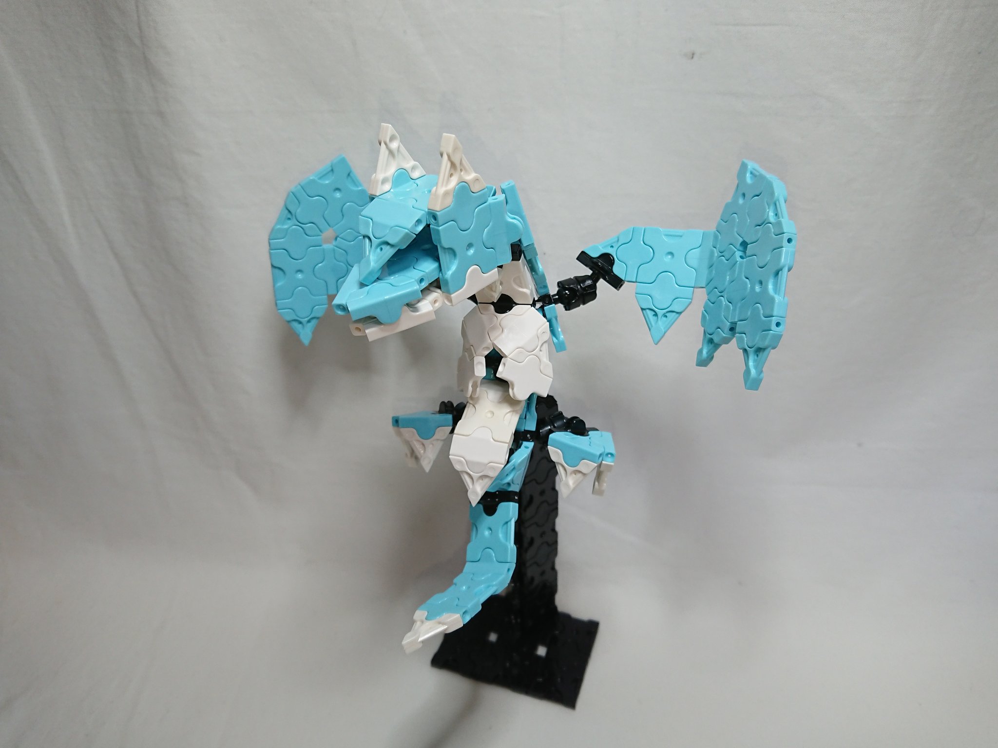 Twitter 上的 翔 しょうくん ボールジョイントを使ってドラゴンを作りました 頭 翼 腹部 尻尾 脚が動かせます 微妙な角度のポージング調整が出来て面白いです Laq 青龍 T Co Iyesn0a5kh Twitter