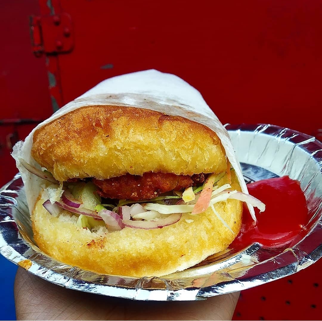 rohandelhi9's tweet photo. Aajao fraaaaands 😂
@BjpDudeja @tarunkumarkaus5 @poonam831 @Shirdhonkar_PS @DograTishaa @meenu13hindu @vyassunaina @f32f9339158a470
#Desiburger #Delhifood #foodie https://t.co/7OCm4iMTfR