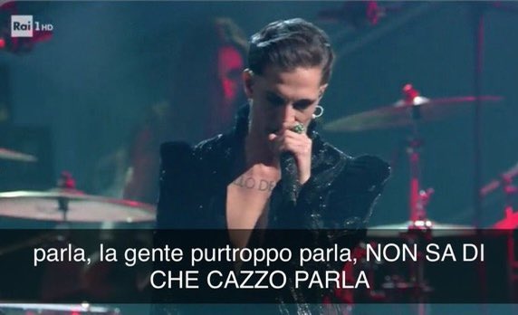 LadyHiddleston's tweet image. Oggi apro twitter e scopro che non puoi definirti un fan marvel se: 
- non hai letto i fumetti 
- non hai visto tutti i film al cinema 
- e hai più di 30 anni