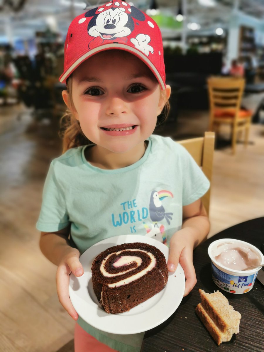 CarterSBethany's tweet photo. Lunch out with Alice for a special treat after a tiring week for me ππ #lunchout #cakeforlunch #FridayswithAlice #motherdaughter https://t.co/ZJ75SL0CfS