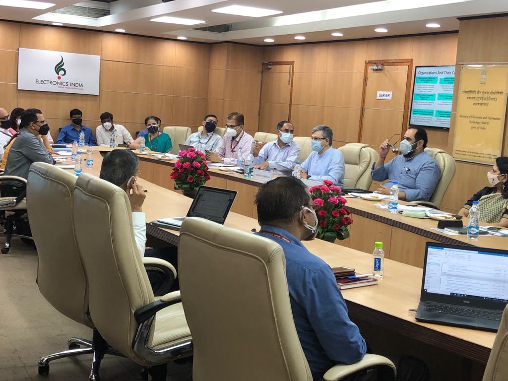 AshwiniVaishnaw's tweet image. Conducted an introductory meeting and reviewed Digital India program and key schemes under @GoI_Meity along with my colleague Sh @rajeev_mp  with @SecretaryMEITY and other officers.