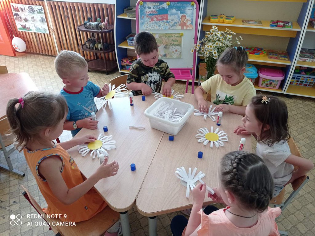 День семьи, любви и верности в ДОУ
8 июля во многих дошкольных учреждениях города Иванова прошли тематические мероприятия, посвященные Всероссийскому Дню семьи, любви и верности. В рамках праздника состоялись... ivedu.ru/news.php?readm…