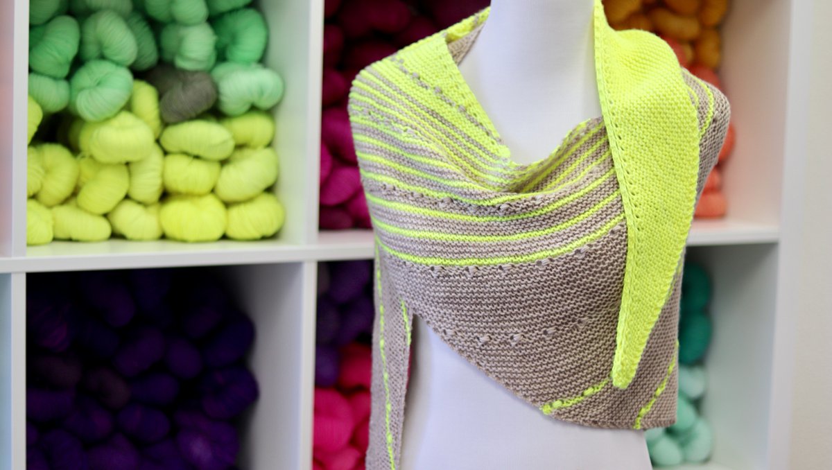 _lolodidit's tweet image. This is my Abrazo Fuerte Shawl Pattern! This is the DK weight version of my fingering weight Abrazo Shawl. 
#lolodidit #abrazofuerteshawl #shawlpattern #abrazofuerte #knitshawl #handknitshawl #shawlknitter #shawlknitting #yarn #knit #handdyedyarn #handdyed #yarnlove #indiedyer