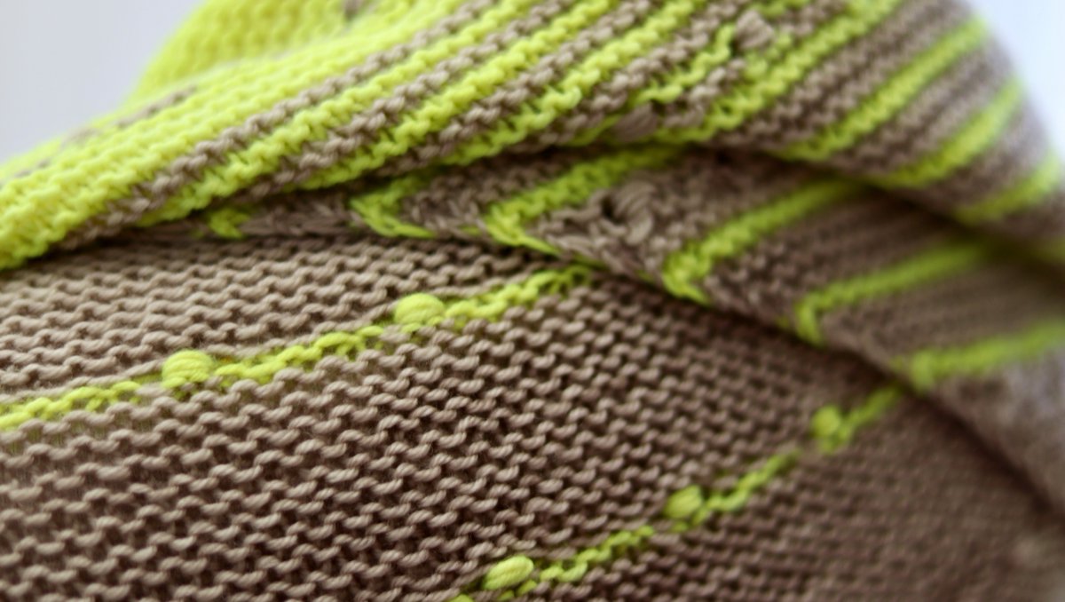 _lolodidit's tweet image. This is my Abrazo Fuerte Shawl Pattern! This is the DK weight version of my fingering weight Abrazo Shawl. 
#lolodidit #abrazofuerteshawl #shawlpattern #abrazofuerte #knitshawl #handknitshawl #shawlknitter #shawlknitting #yarn #knit #handdyedyarn #handdyed #yarnlove #indiedyer