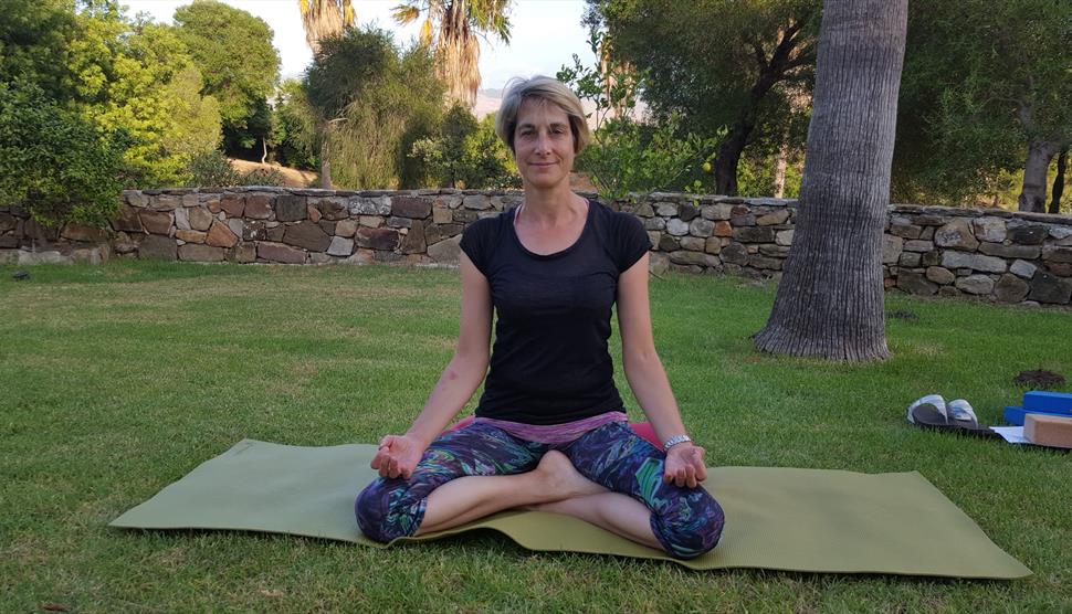 Stretch your body and calm your mind through yoga taught outside in the tranquil settings at @HillierGardens with Carolyn Ryan (qualified Iyengar yoga teacher)🧘‍♀️ Book your space here ➡️ visit-hampshire.co.uk/whats-on/yoga-… Suitable for all levels of experience.