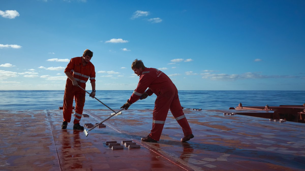 UKShipRegister's tweet image. The #UKFlag has diligently worked with the #Maritime industry to reduce the impact of the #pandemic on working conditions and the #Wellbeing of our #Seafarers. We are proud to have shouted loud this #MaritimeSafetyWeek

Find out more ➡️bit.ly/2UCL40B

📸 Denys Yelmanor