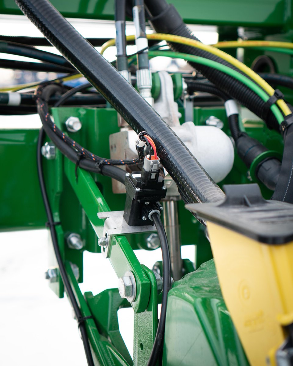 SurePointAg's tweet image. LiquiShift Gen 3 utilizes a zip valve on each row, providing positive shut-off and eliminating check valves. To learn more about how this system can improve your operation, visit surefireag.com/product/liquis… #SureFireAg #PrecisionAg #LiquidApplication #FarmSmarter #AgTwitter