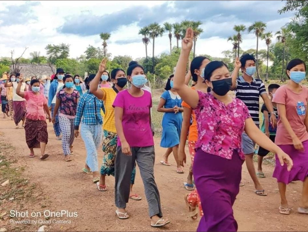 KaungKhantHto10's tweet photo. Local residents in Phaungkar village, #Salingyi township marched through rural villages to Annihilate Evils #militar Junta on this evening.

#July9Coup 
#WhatsHappeningInMyanmar https://t.co/n3mLUYO4si
