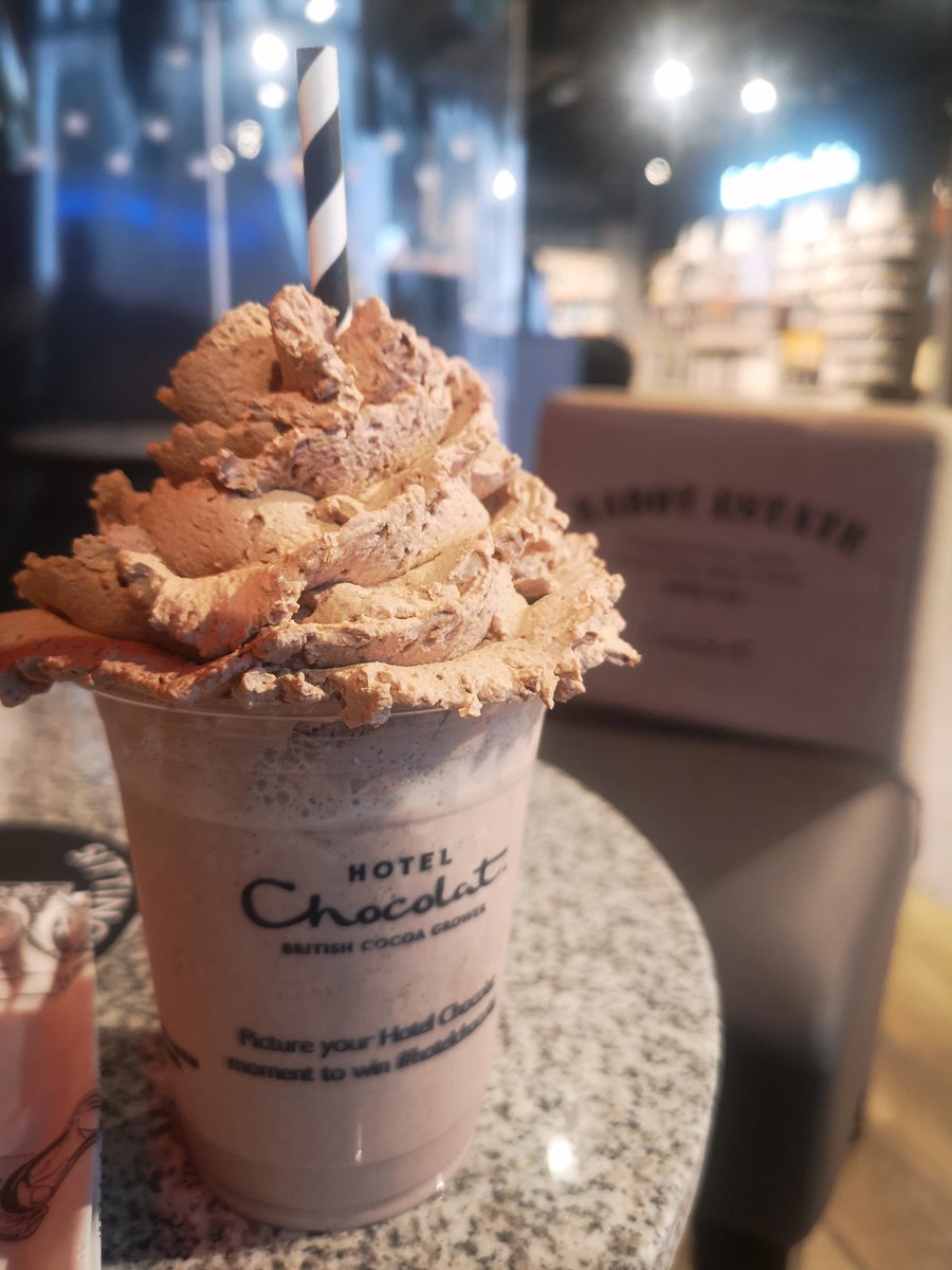 Nasima_A_'s tweet photo. Definitely needed, ready for the weekend. You know it's a great drink when you need a straw and a spoon #hotelchocolate @HotelChocolat https://t.co/Cn0OfTwACf
