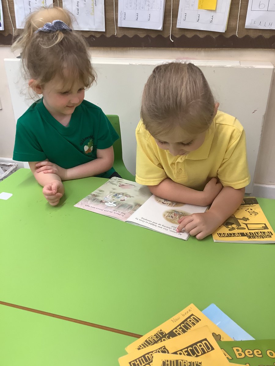 EYFS2020's tweet photo. In the Robins we love to read! So today we have been sharing our home reading books with our friends! It has been wonderful to see you all enjoying each other’s books and supporting one another! Wow Robins, you have blown us away! Keep up the great work all of you✨ https://t.co/vcVSOP11jp