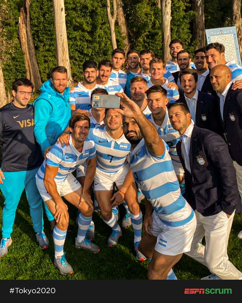 Los gestos que importan: <a href="/fercitoluna/">fer luna</a> es una fija de Los #Pumas7s pero hace dos meses sufrió una lesión de rodilla que lo marginó de la consideración para #Tokyo2020. Igualmente este jueves posó en la selfie después de la foto oficial con el plantel para los Juegos Olímpicos. 🙌🏼