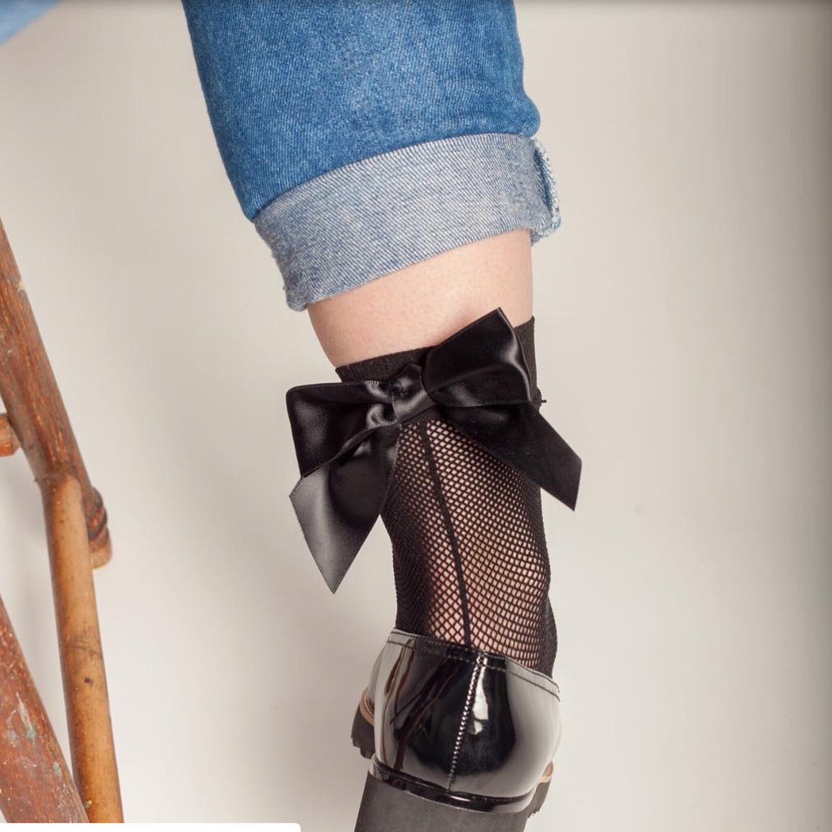 CARRAHosiery's tweet photo. Socks that sock it to ‘em!!!
Our ‘See My Bow’ socks are fun, flirty and versatile!! Perfect for your loafers or sneakers!!!
#carrahosiery
#socks #fashionpost #sockswag #fashioninspiration #festivalstyle #sockswag #anklesocks #fishnetsock #fishnetsocks #playful https://t.co/0wqxKuxAzz