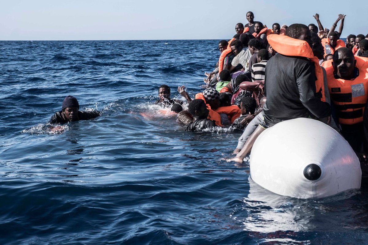 Desesperación, miedo e incertidumbre. Eso es lo que afrontan las personas que cruzan #Med. Un viaje a vida o muerte que tiene como objetivo sobrevivir. Mientras haya vidas en peligro #OpenArms estará ayudando en una de las zonas más letales de la Tierra #nonsonodaccordo #life
