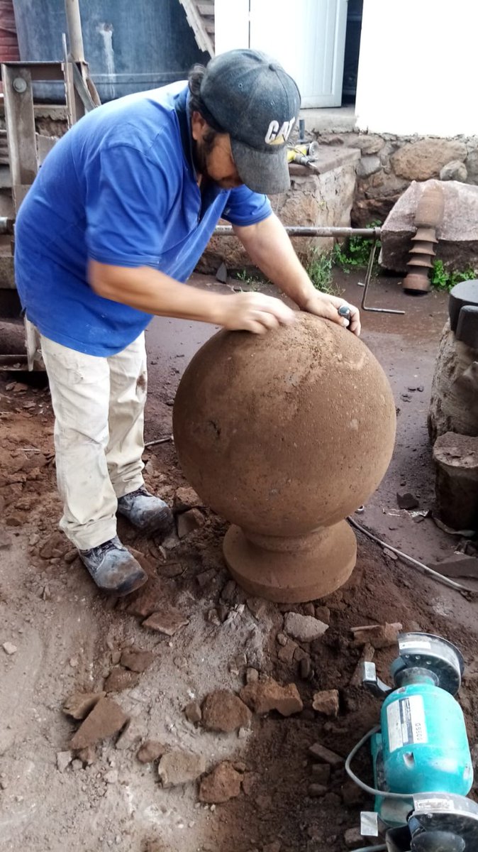 SLPMunicipio's tweet photo. Con el fin de impulsar al Instituto Municipal de la Cantera, artesanos potosinos recibieron nuevo material para realizar artículos que han tenido muy buena aceptación en #SLP.
Artesanos tornearon bloques y aquí uno de los resultados🤩

#SanLuisPotosí #ConsumeLocalSLP https://t.co/hk7CqTYYdK