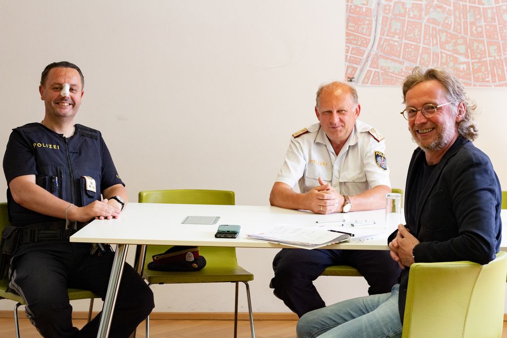 Mit Chefinspektor Mutthenthaler und Chefinspektor Kupper durfte sich Bezirksvorsteher Martin Fabisch heute über Herausforderungen im Bezirk austauschen.
Ein gemeinsamer Jour fixe bedeutet kurze Informationswege, von dem der Bezirk in Zukunft profitieren wird!