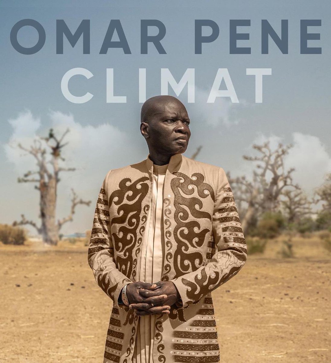 gewelstudio's tweet photo. 📌 L’idée de la pochette de Climat était entre autre de placer @Omar__Pene, un des baobabs de la Culture au Sénégal au milieu des siens. Parce qu’on oublie trop souvent de célébrer et valoriser nos richesses &amp; influences.

#GewelStudio #SenegalOnTheMap https://t.co/80avu6pWou