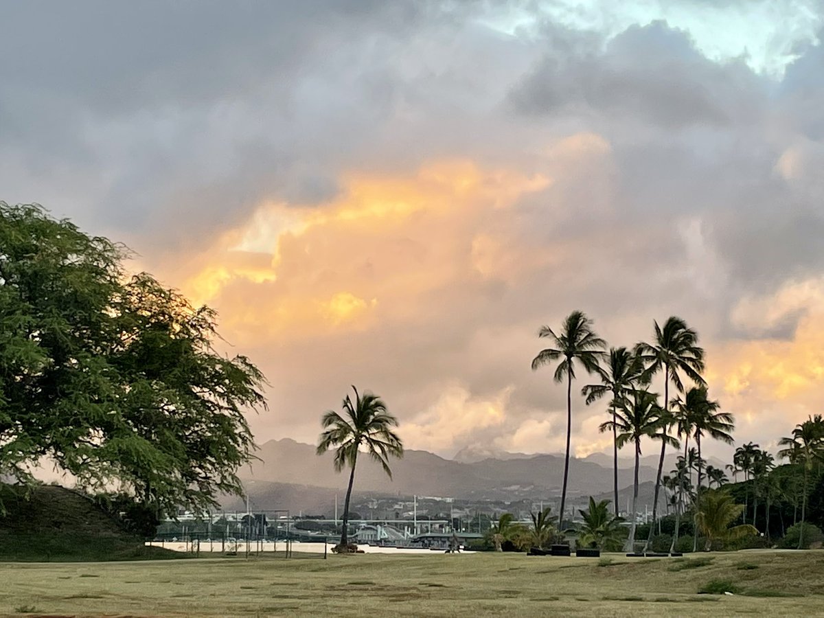 Hawaii_EMA's tweet photo. Good morning and happy Aloha Friday!
#808state #808safe #BePrepared #KnowYourHazards #AlohaFriday https://t.co/mdQPgfe4FD