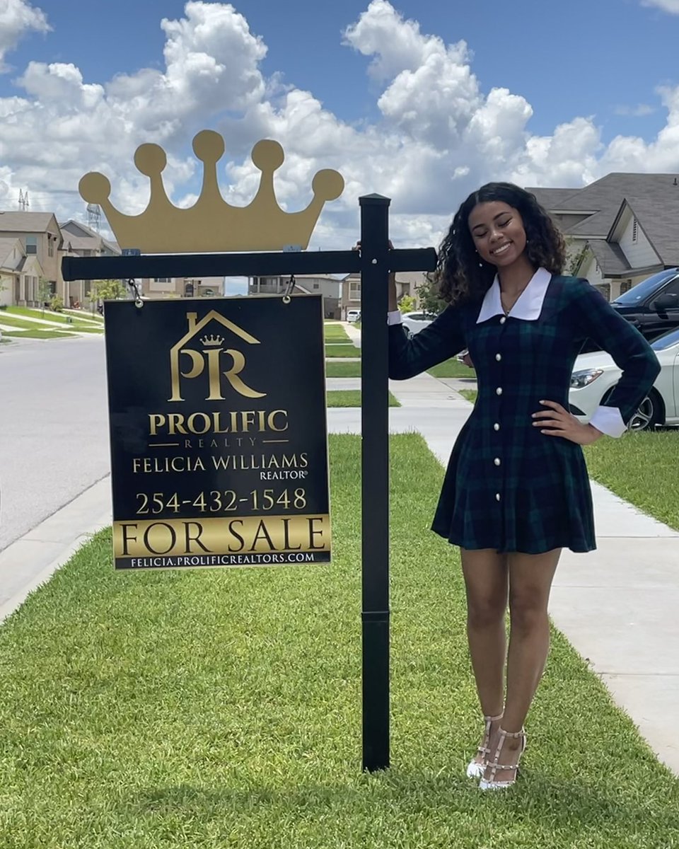 Felicia_nn's tweet photo. Her first sign is up!!! 🥰🥰🥰 https://t.co/tYtXPWUaVV